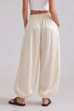 Load image into Gallery viewer, Balloon Crepe Pants