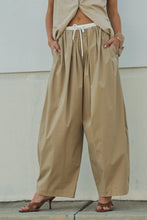 Load image into Gallery viewer, Cocoon Pleated Maxi Pant