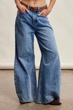 Load image into Gallery viewer, Wide Leg Panel Detail Jeans
