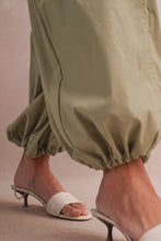 Load image into Gallery viewer, Drawstring Hem Wide Leg Balloon Pant