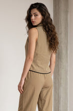 Load image into Gallery viewer, Contrast Pipping Wrap Woven Top
