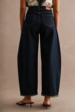 Load image into Gallery viewer, High Waisted Contrast Stitching Barrel Jean
