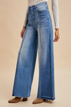 Load image into Gallery viewer, Stretch Two Tone Fray Hem Wide Leg Jean
