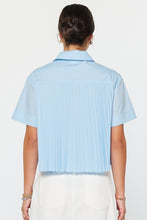Load image into Gallery viewer, Cropped Shirt W/Pleated Back
