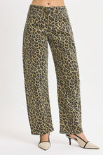 Load image into Gallery viewer, Slouchy Leopard Barrel Jeans
