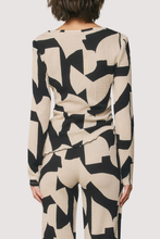 Load image into Gallery viewer, Long Sleeves Knit Printed Top
