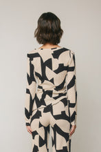 Load image into Gallery viewer, Long Sleeves Knit Printed Top

