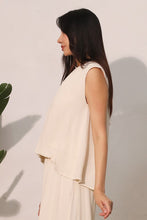 Load image into Gallery viewer, Rayon Crepe Ruched High Low Top
