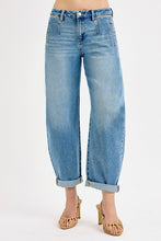 Load image into Gallery viewer, Slouchy Cropped Barrel Jeans With Cuffed Hem
