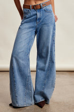 Load image into Gallery viewer, Wide Leg Panel Detail Jeans
