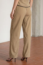 Load image into Gallery viewer, Contrast Piping Barrel Crop Pants
