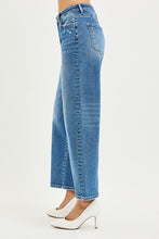 Load image into Gallery viewer, High Rise Crop Barrel Jeans
