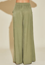 Load image into Gallery viewer, Banded Wide Leg Pants
