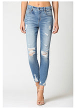 Load image into Gallery viewer, Medium Wash Distressed Skinny
