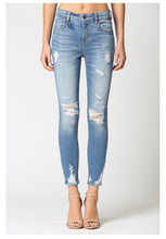 Load image into Gallery viewer, Medium Wash Distressed Skinny
