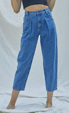 Load image into Gallery viewer, Pin-tuck High Waist Denim Jeans
